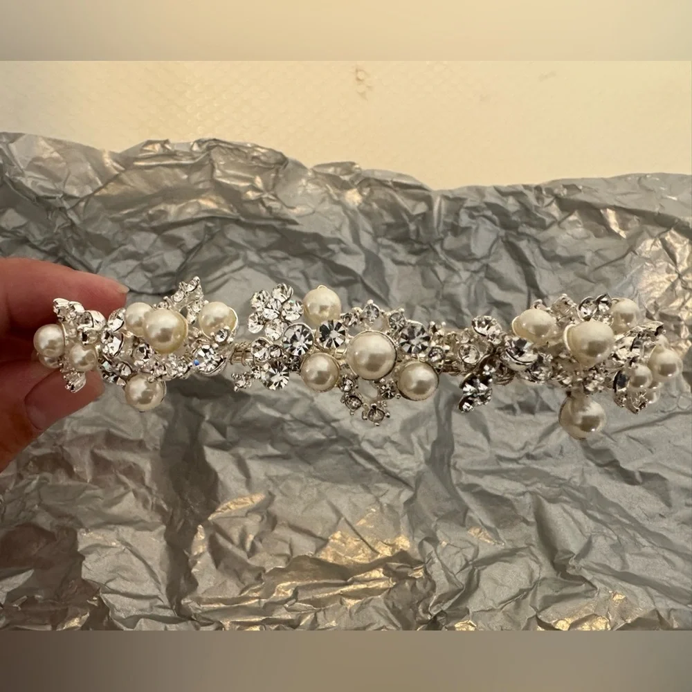 Elegant Silver and Pearl Women's Headband